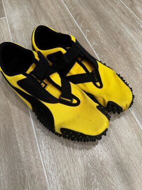 Puma Men’s Yellow and Black Strap Slip-On Sneakers size 10.5